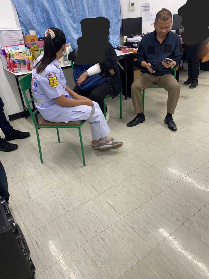 หญิงคลุ้มคลั่ง จะทำร้ายตัวเอง ที่ห้างโลตัส รังสิต