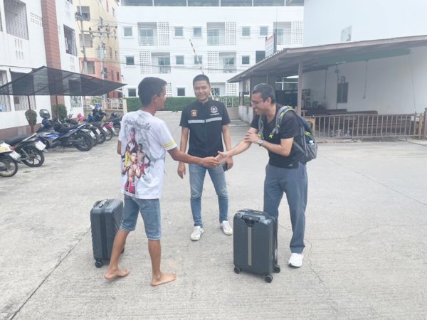 เจ้าหน้าที่สืบสวน สภ. ประตูน้ำจุฬาฯสืบสวนหาคนที่หยิบผิดไป