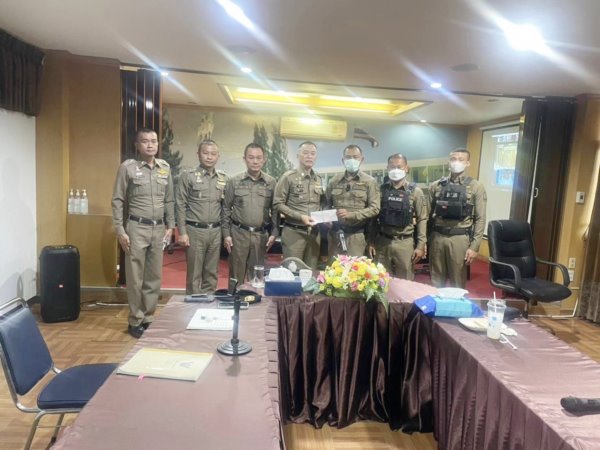 พล.ต.ต.โชคชัย งามวงศ์ รอง ผบช.ภ.1 ตรวจเยี่ยมและมอบรางวัลให้แก่เจ้าหน้าที่สายตรวจ สภ.ประตูน้ำจุฬาลงกรณ์