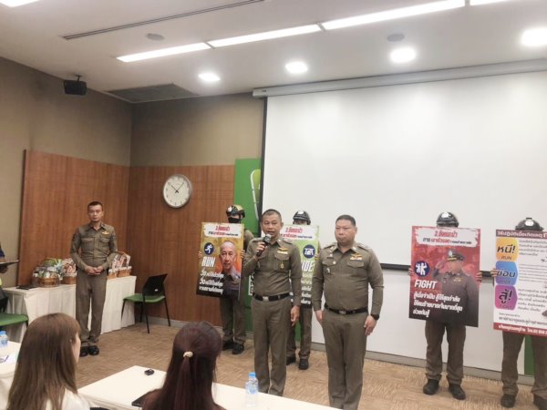 สภ.ประตูน้ำจุฬาลงกรณ์ ปล่อยแถวกำลังที่ร่วมปฏิบัติ ภารกิจรักษาความสงบเรียบร้อยและรักษาความปลอดภัยงานลอยกระทงเทศบาลนครรังสิต